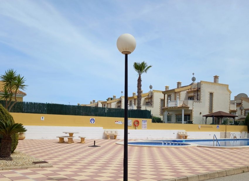 Resale - Detached House / Villa -
Guardamar del Segura - El Raso