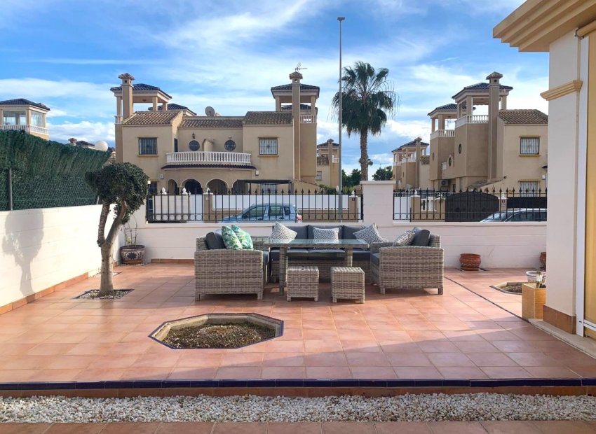 Resale - Detached House / Villa -
Guardamar del Segura - El Raso