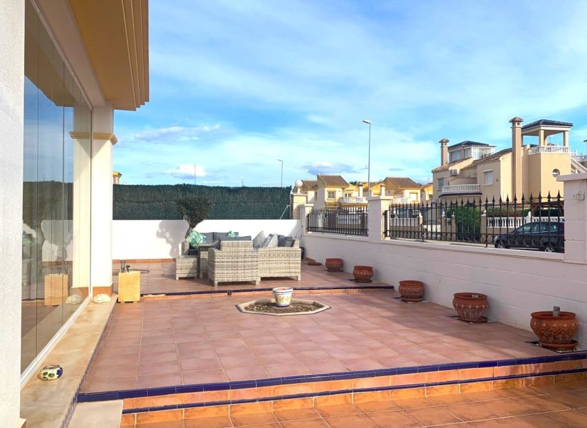 Resale - Detached House / Villa -
Guardamar del Segura - El Raso