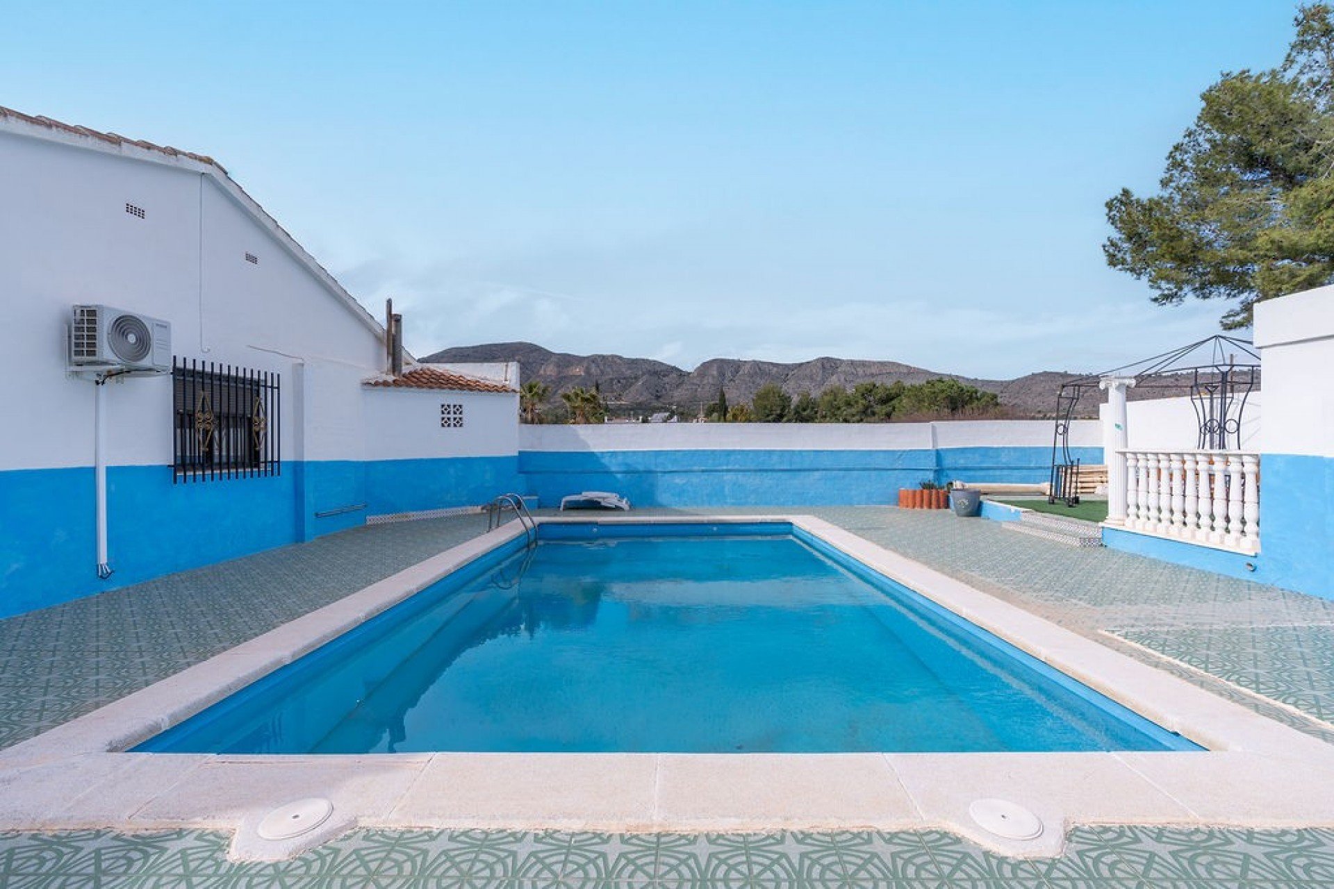 Resale - Detached House / Villa -
Hondón de las Nieves