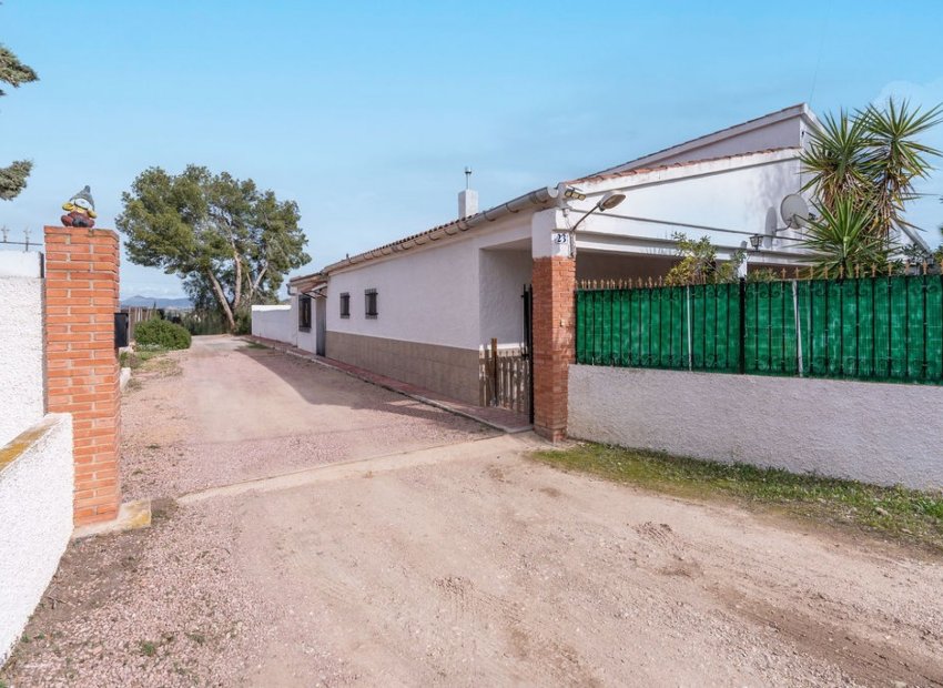 Resale - Detached House / Villa -
Hondón de las Nieves
