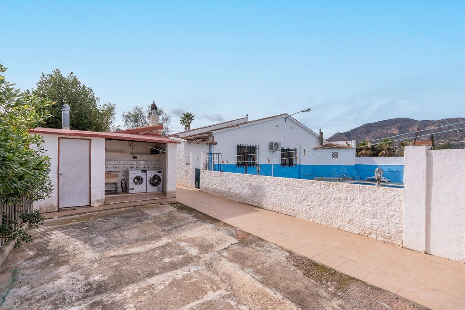 Resale - Detached House / Villa -
Hondón de las Nieves