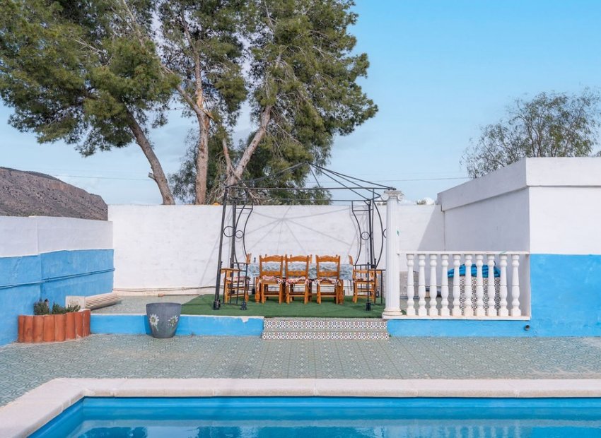 Resale - Detached House / Villa -
Hondón de las Nieves