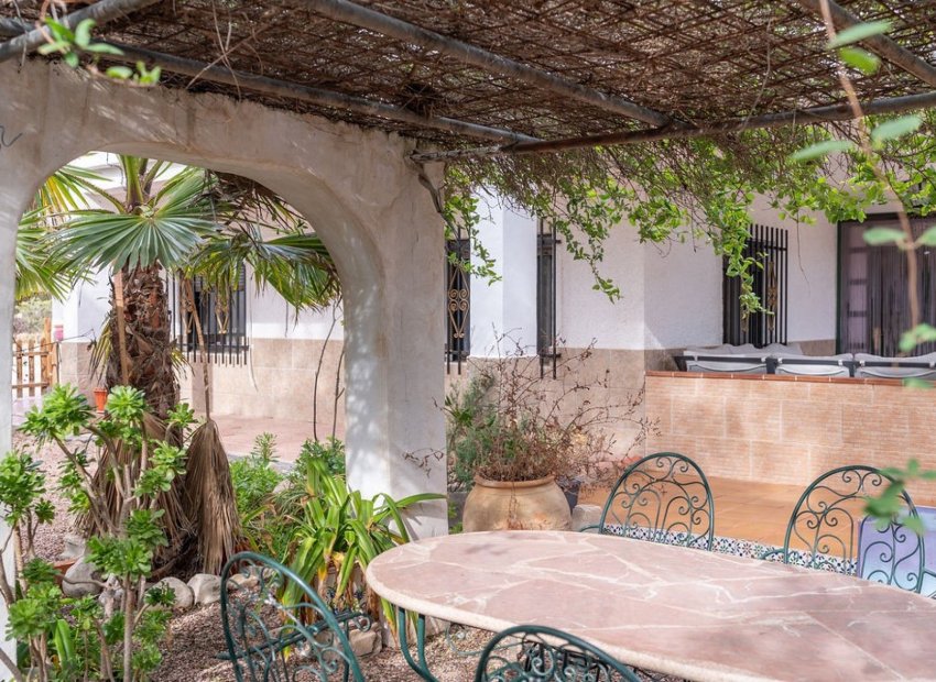 Resale - Detached House / Villa -
Hondón de las Nieves