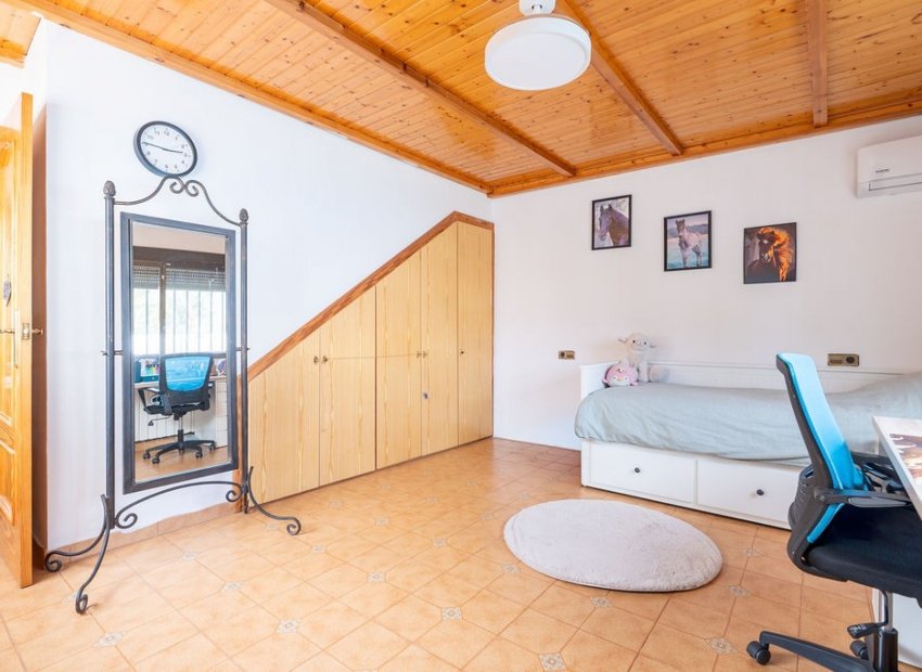 Resale - Detached House / Villa -
Hondón de las Nieves