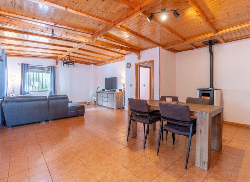 Resale - Detached House / Villa -
Hondón de las Nieves