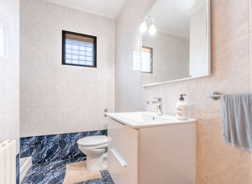 Resale - Detached House / Villa -
Hondón de las Nieves