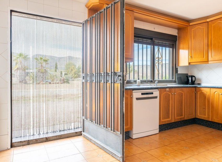 Resale - Detached House / Villa -
Hondón de las Nieves