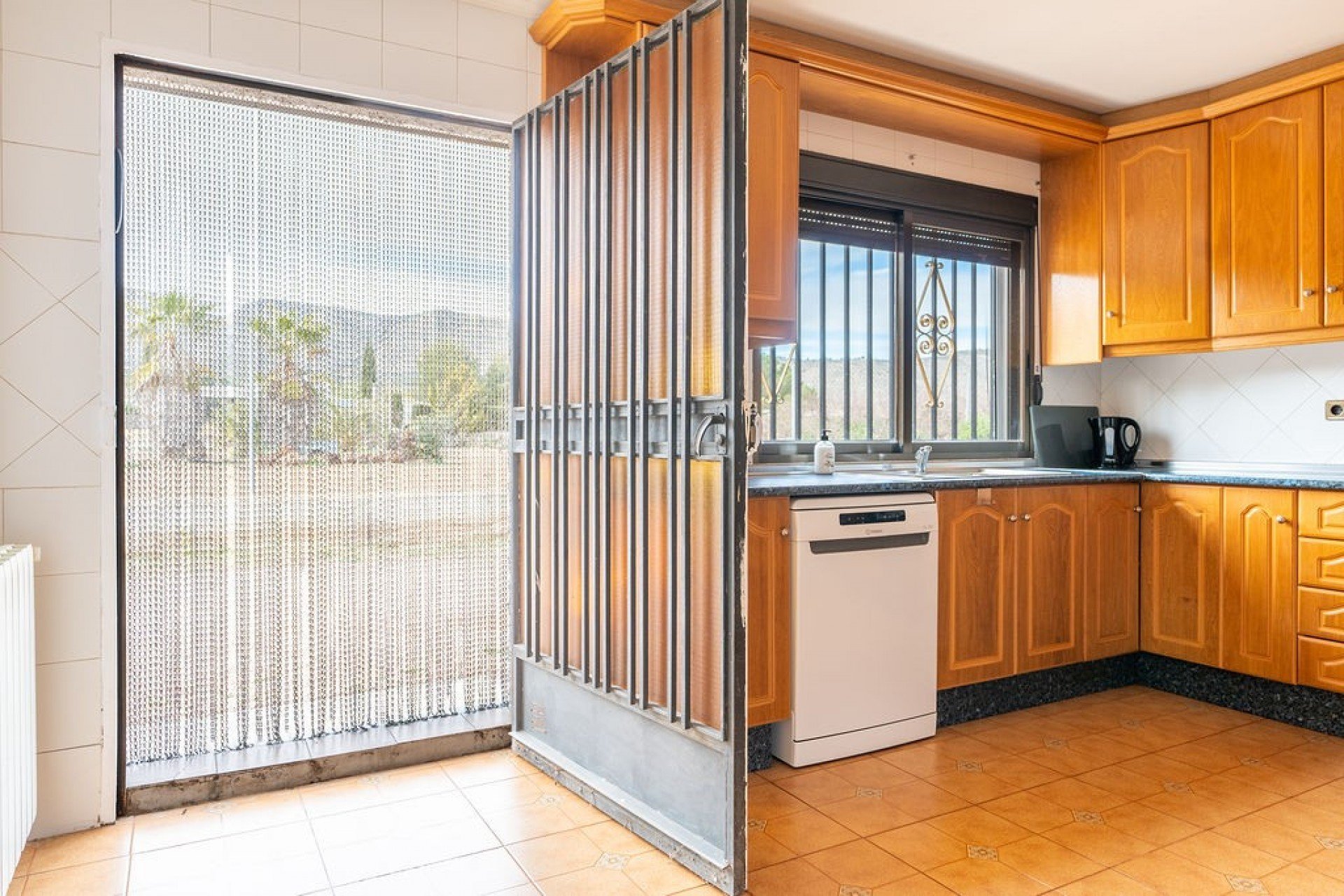 Resale - Detached House / Villa -
Hondón de las Nieves