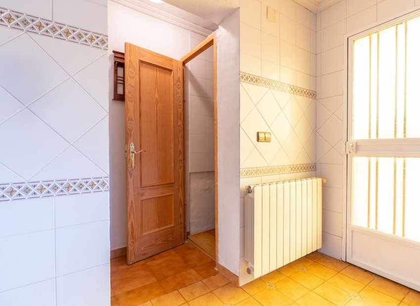 Resale - Detached House / Villa -
Hondón de las Nieves