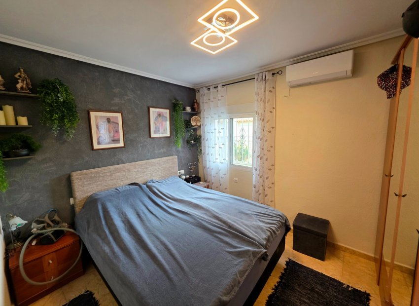 Resale - Detached House / Villa -
La Marina - La Marina Urb