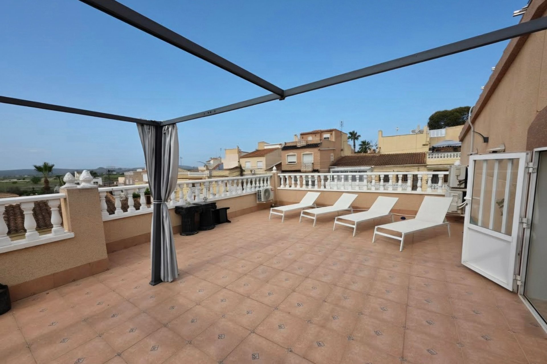 Resale - Detached House / Villa -
La Marina - La Marina Urb