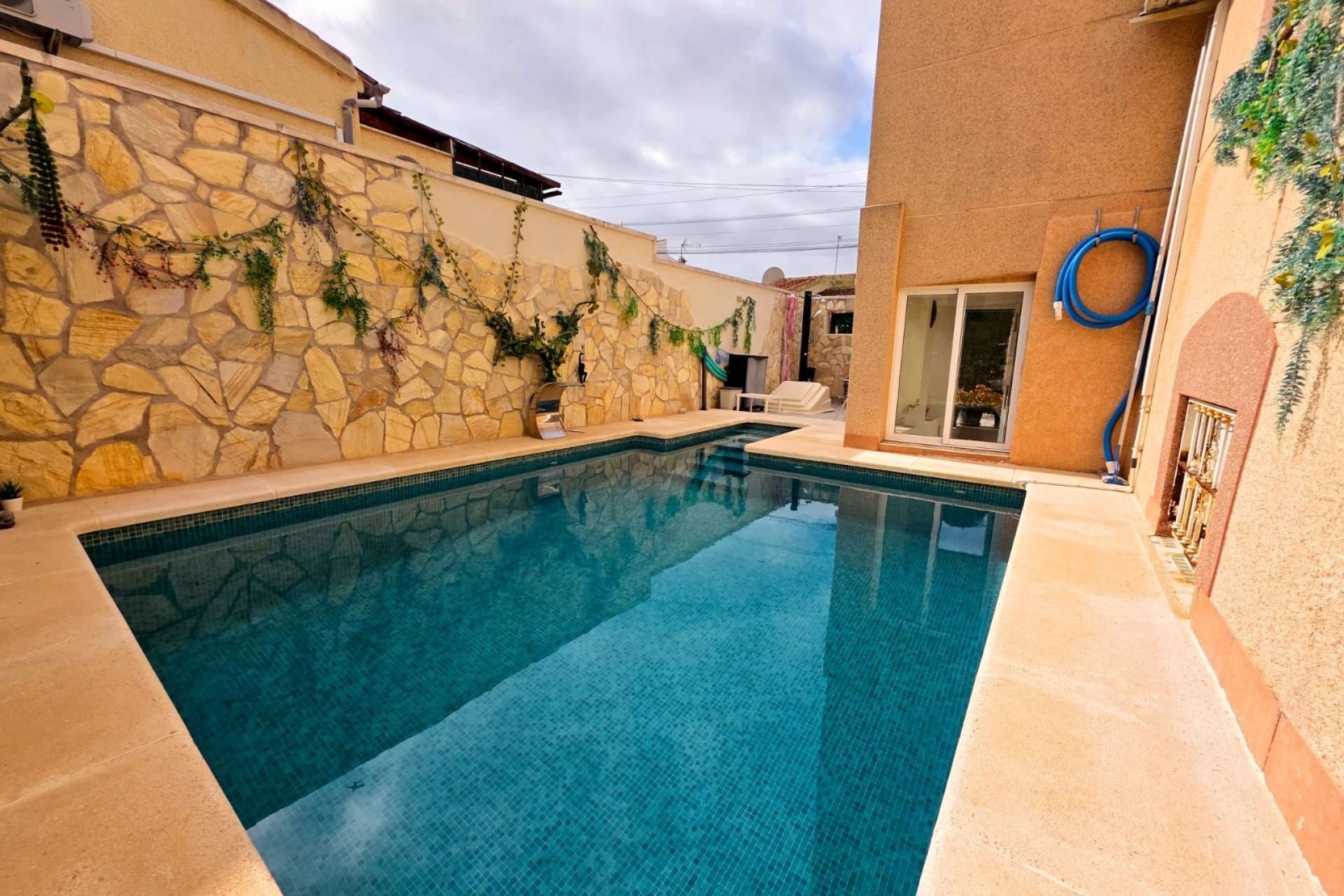 Resale - Detached House / Villa -
La Marina - La Marina Urb