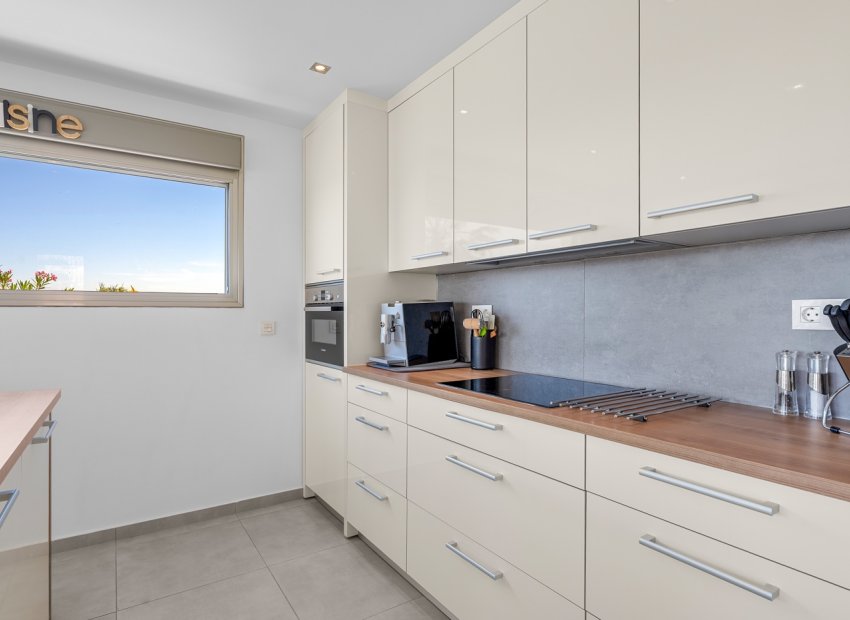 Resale - Detached House / Villa -
La Marina