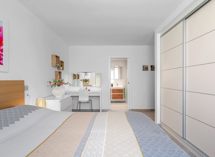 Resale - Detached House / Villa -
La Marina