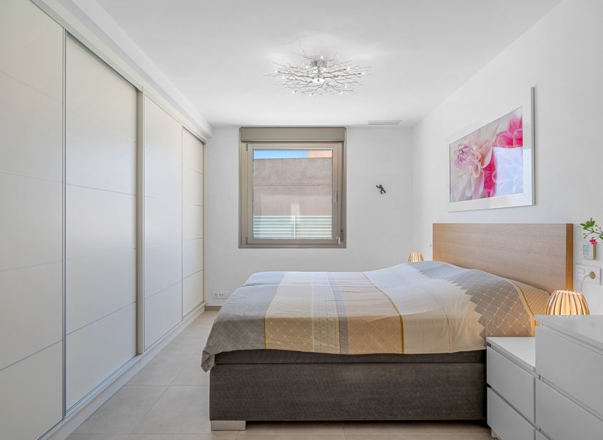 Resale - Detached House / Villa -
La Marina