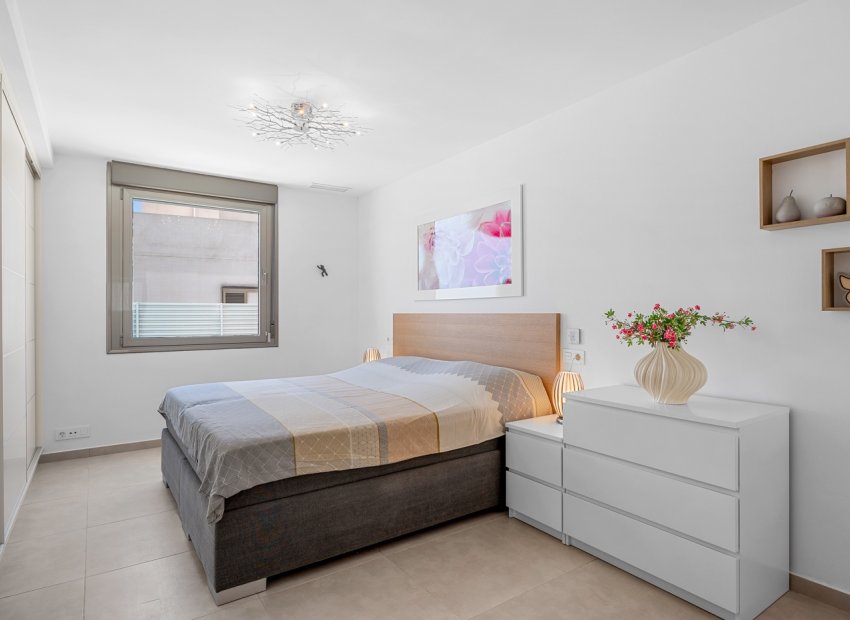 Resale - Detached House / Villa -
La Marina