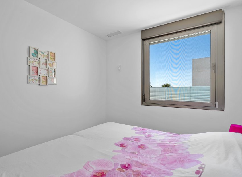 Resale - Detached House / Villa -
La Marina