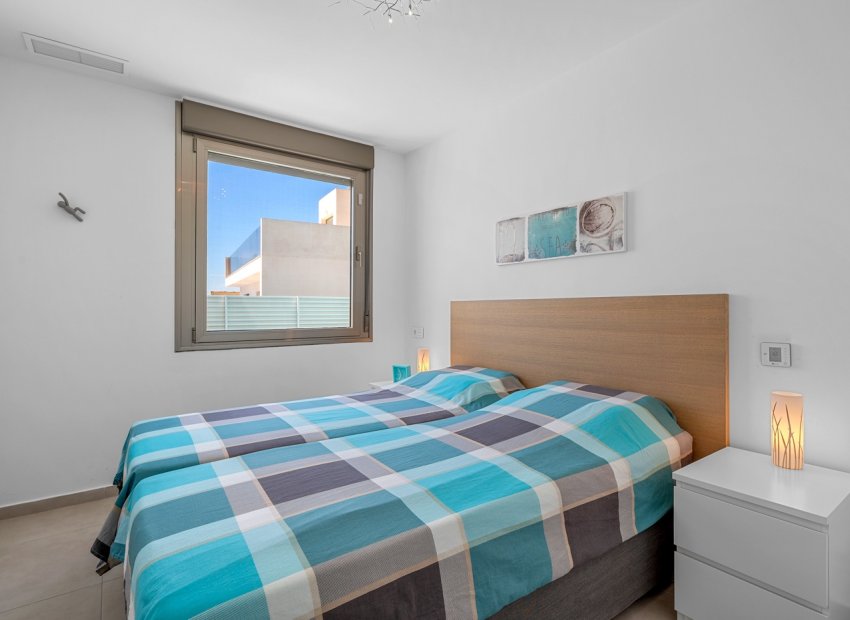 Resale - Detached House / Villa -
La Marina