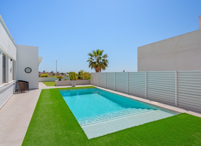 Resale - Detached House / Villa -
La Marina