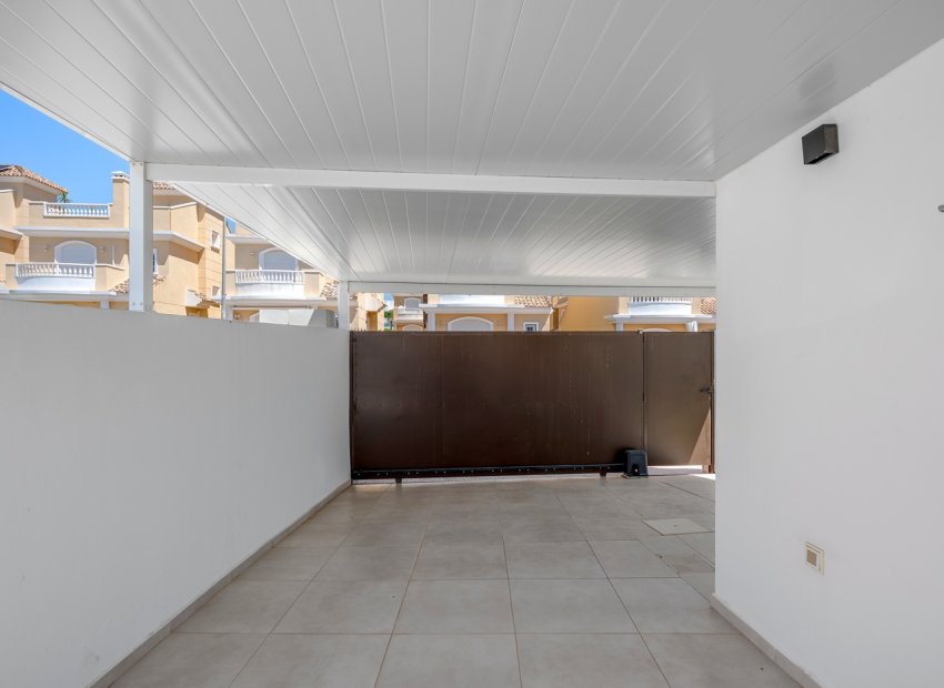 Resale - Detached House / Villa -
La Marina