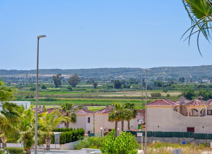 Resale - Detached House / Villa -
La Marina