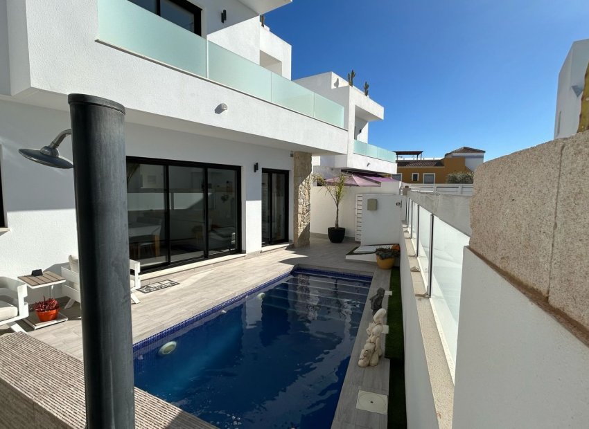 Resale - Detached House / Villa -
Los Montesinos - La Herada