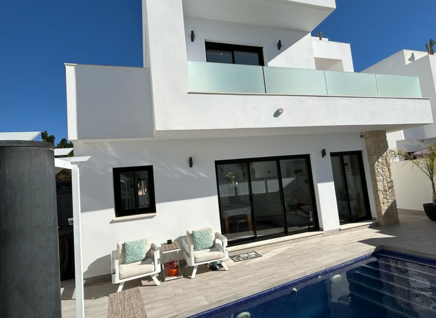 Resale - Detached House / Villa -
Los Montesinos - La Herada