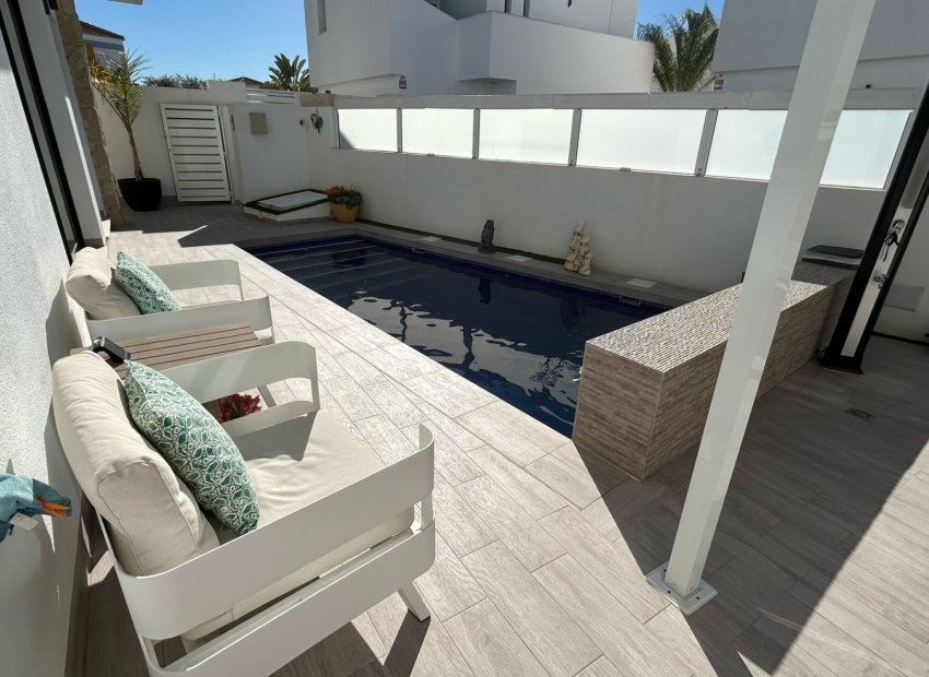 Resale - Detached House / Villa -
Los Montesinos - La Herada