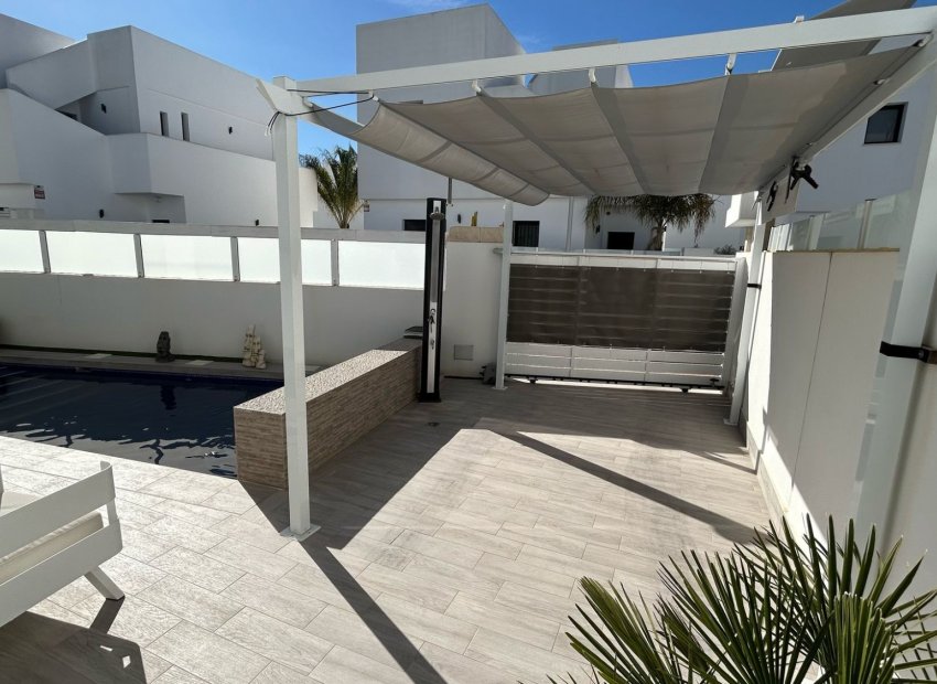 Resale - Detached House / Villa -
Los Montesinos - La Herada