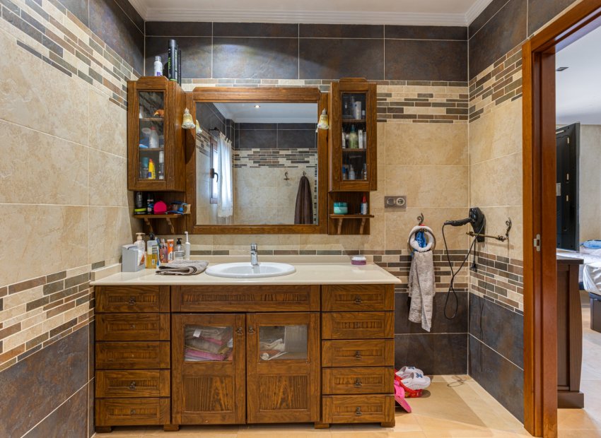 Resale - Detached House / Villa -
Los Montesinos - La Herrada