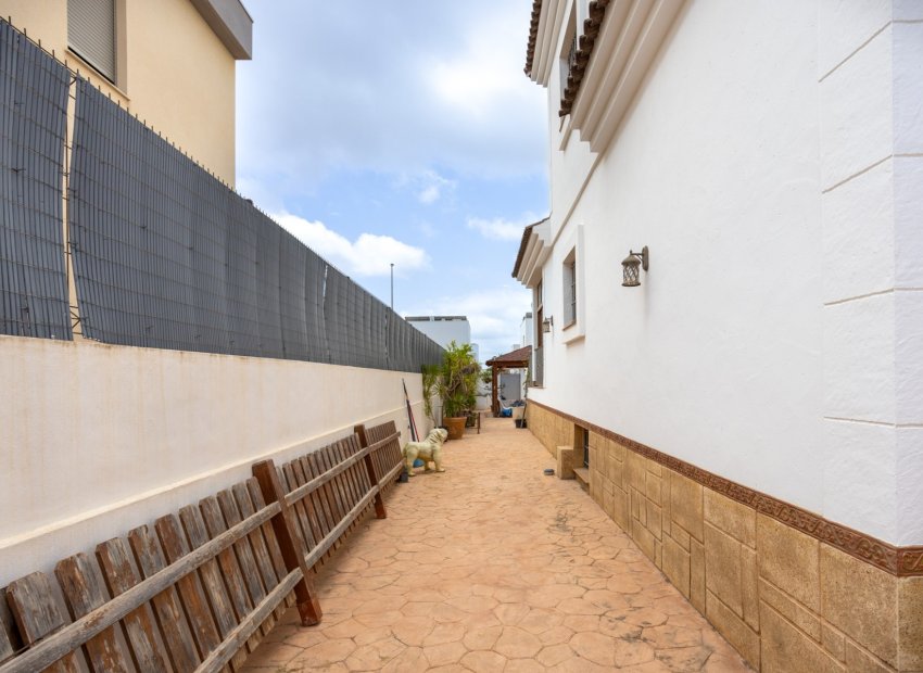Resale - Detached House / Villa -
Los Montesinos - La Herrada