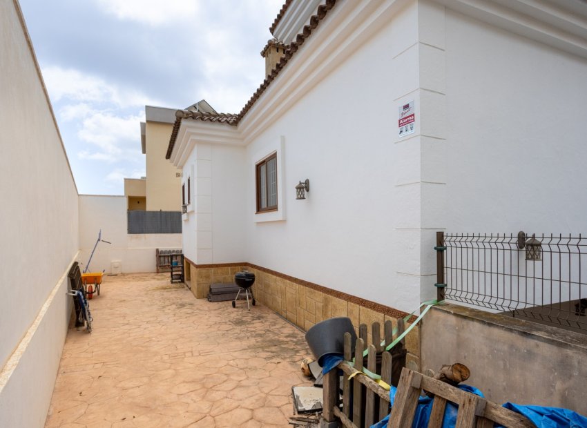 Resale - Detached House / Villa -
Los Montesinos - La Herrada