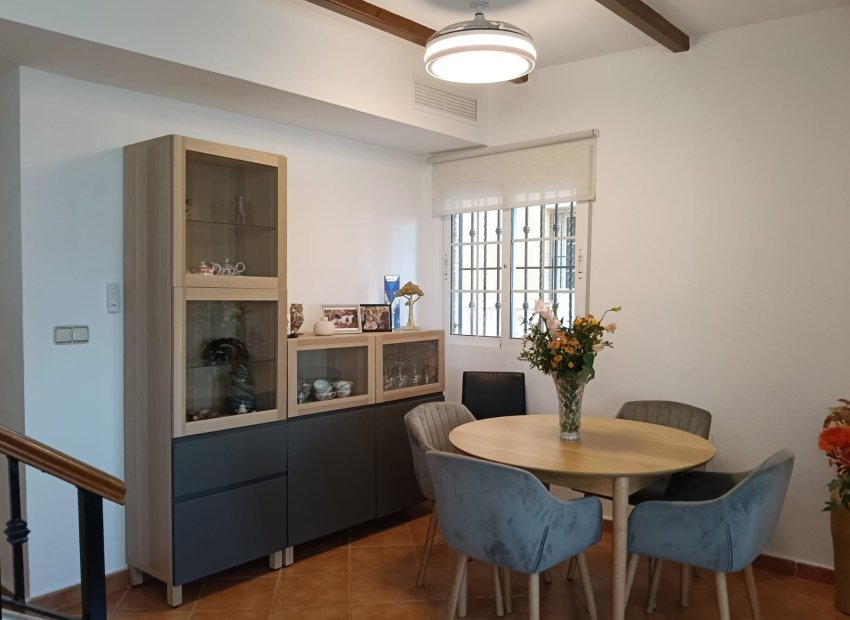 Resale - Detached House / Villa -
Los Montesinos - La Herrada