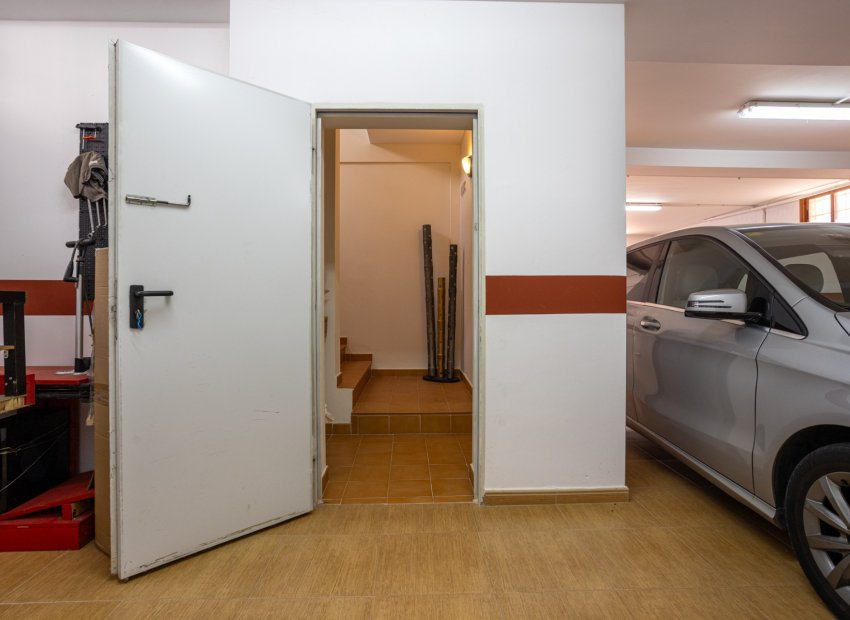 Resale - Detached House / Villa -
Los Montesinos - La Herrada