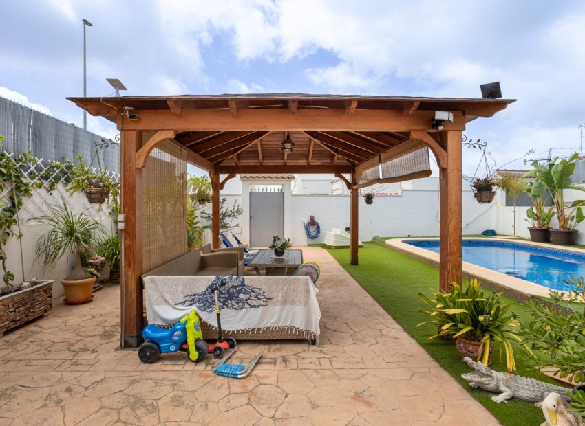 Resale - Detached House / Villa -
Los Montesinos - La Herrada