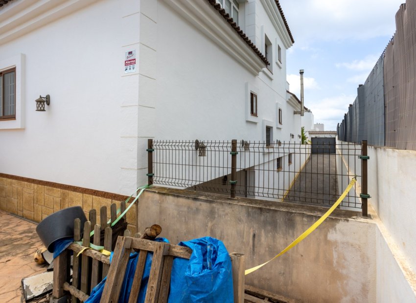 Resale - Detached House / Villa -
Los Montesinos - La Herrada