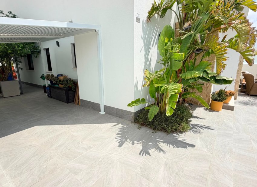 Resale - Detached House / Villa -
Los Montesinos - La Herrada