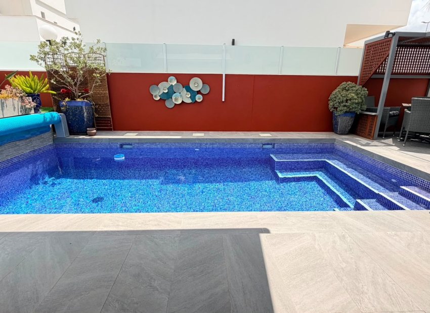 Resale - Detached House / Villa -
Los Montesinos - La Herrada