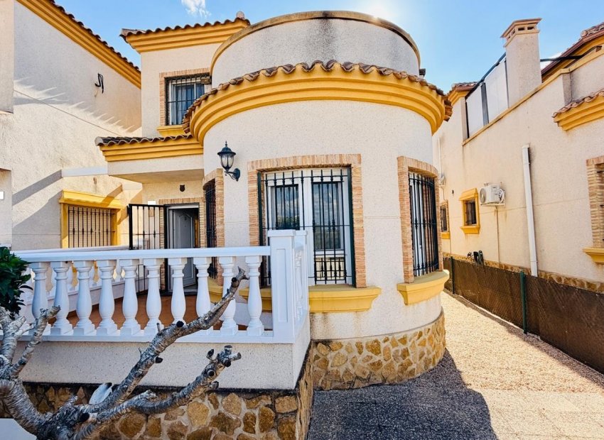 Resale - Detached House / Villa -
Los Montesinos - La Herrada