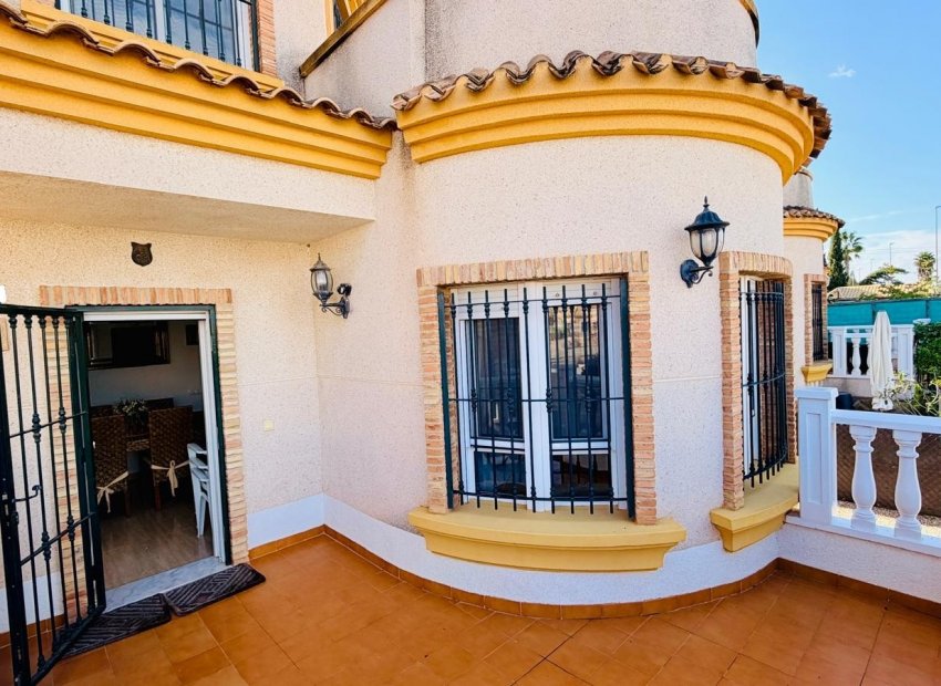 Resale - Detached House / Villa -
Los Montesinos - La Herrada
