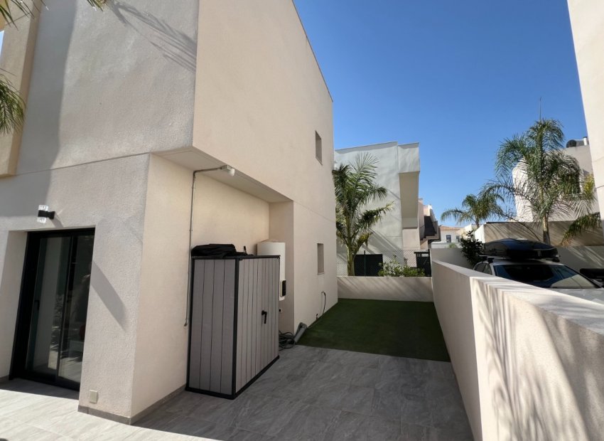 Resale - Detached House / Villa -
Los Montesinos - La Herrada