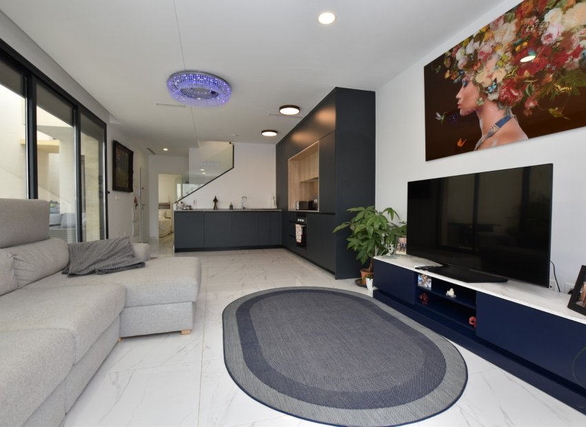 Resale - Detached House / Villa -
Los Montesinos