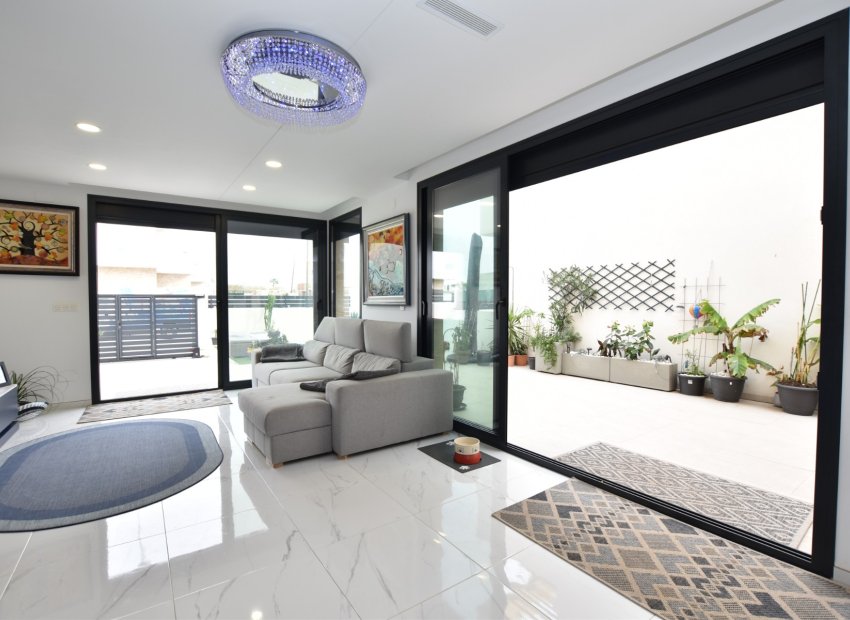 Resale - Detached House / Villa -
Los Montesinos