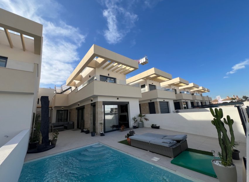 Resale - Detached House / Villa -
Los Montesinos