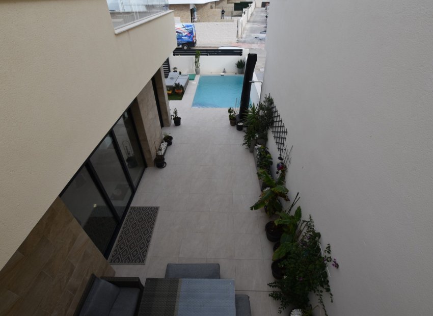 Resale - Detached House / Villa -
Los Montesinos