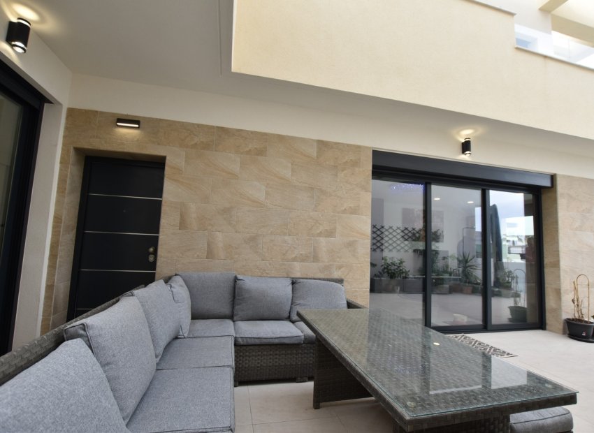 Resale - Detached House / Villa -
Los Montesinos