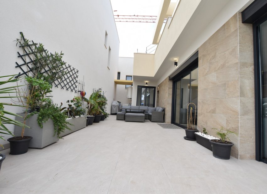 Resale - Detached House / Villa -
Los Montesinos