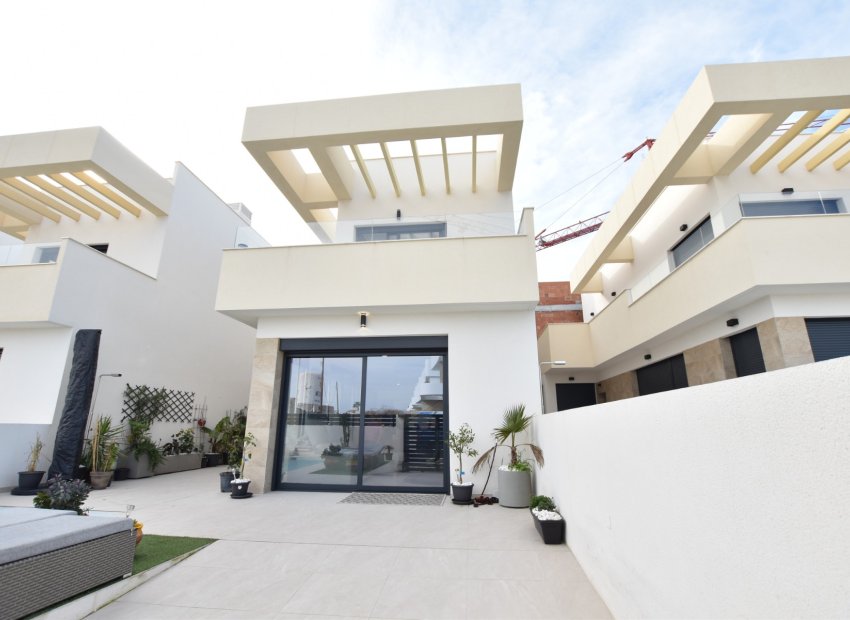 Resale - Detached House / Villa -
Los Montesinos