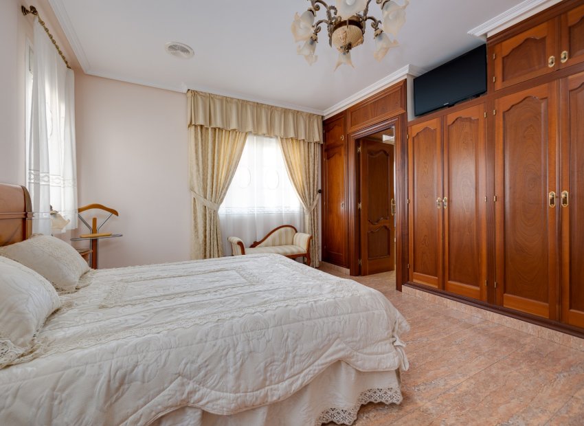 Resale - Detached House / Villa -
Orihuela Costa - Orihuela